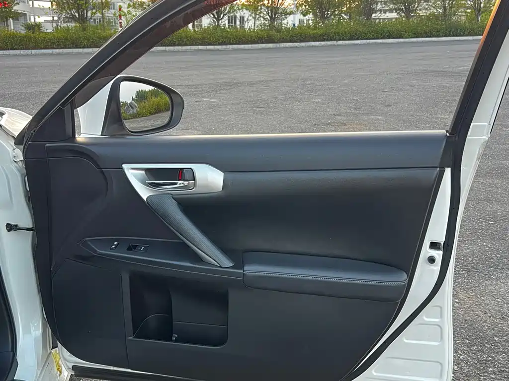 Lexus CT — миниатюра 19