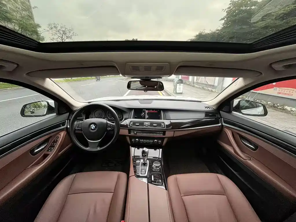 BMW 5 Series — миниатюра 11