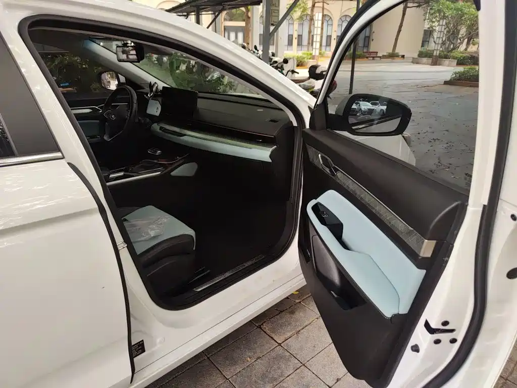 Geely Emgrand L — миниатюра 19