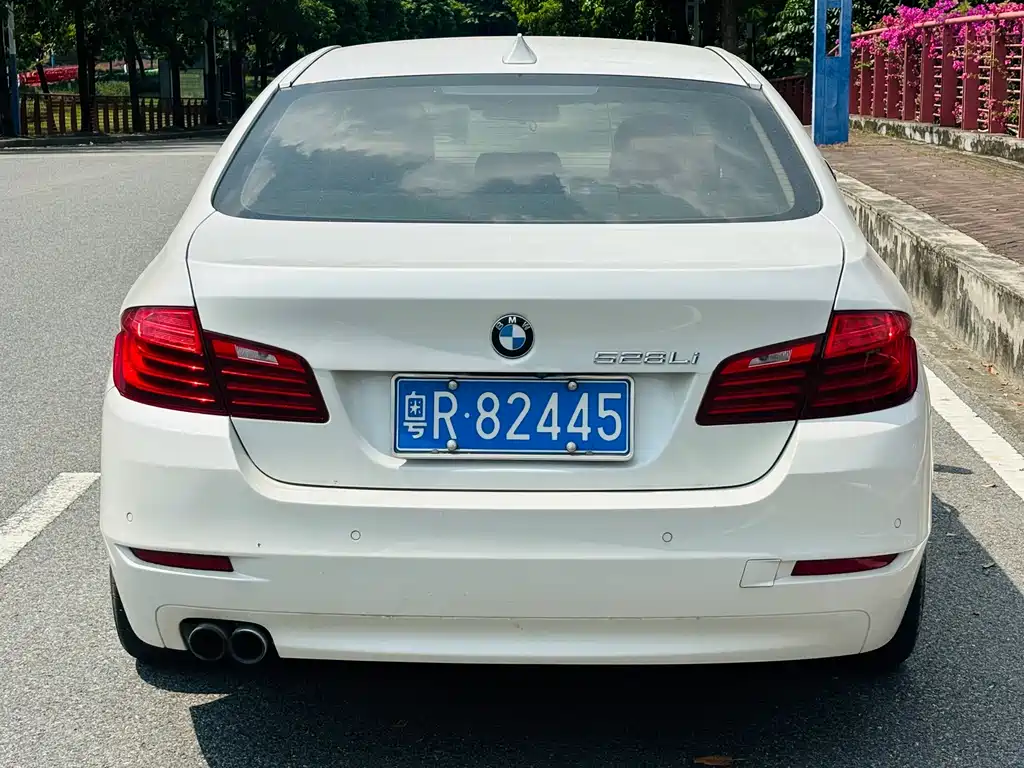 BMW 5 Series — миниатюра 5