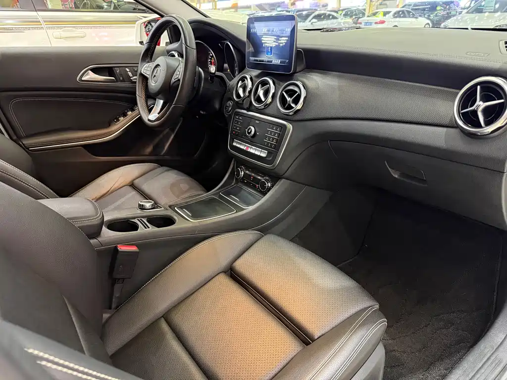 Mercedes-Benz GLA — миниатюра 31
