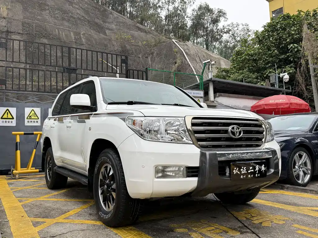 Toyota Land Cruiser 2010 4.7L AT VX