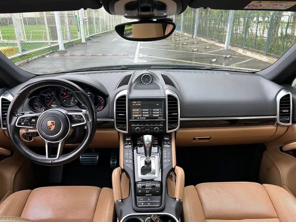 Porsche Cayenne — миниатюра 15