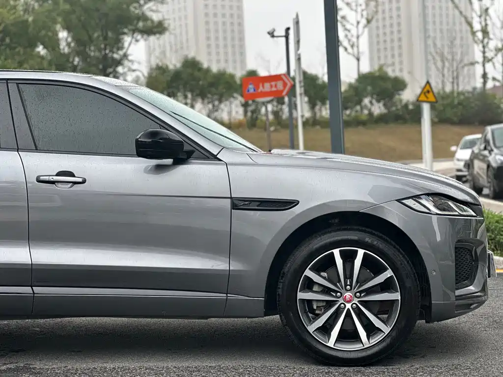 Jaguar F-PACE — миниатюра 4