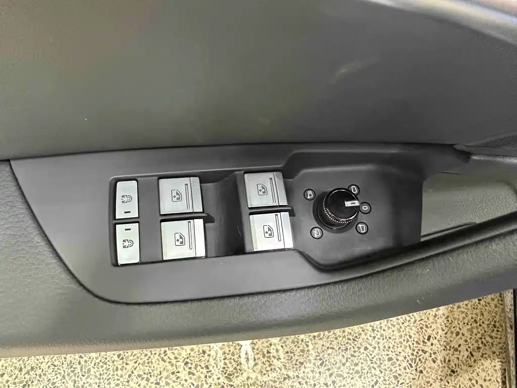 Audi A6L — миниатюра 12