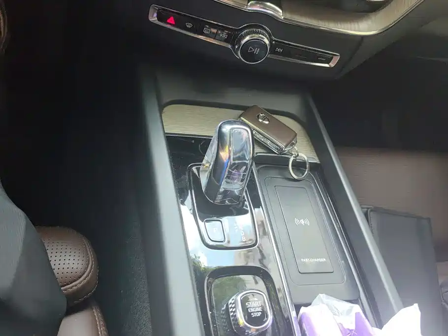 Volvo XC60 PHEV — миниатюра 16