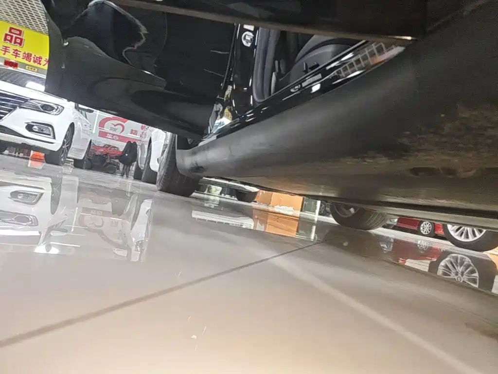 Tesla Model Y — миниатюра 21