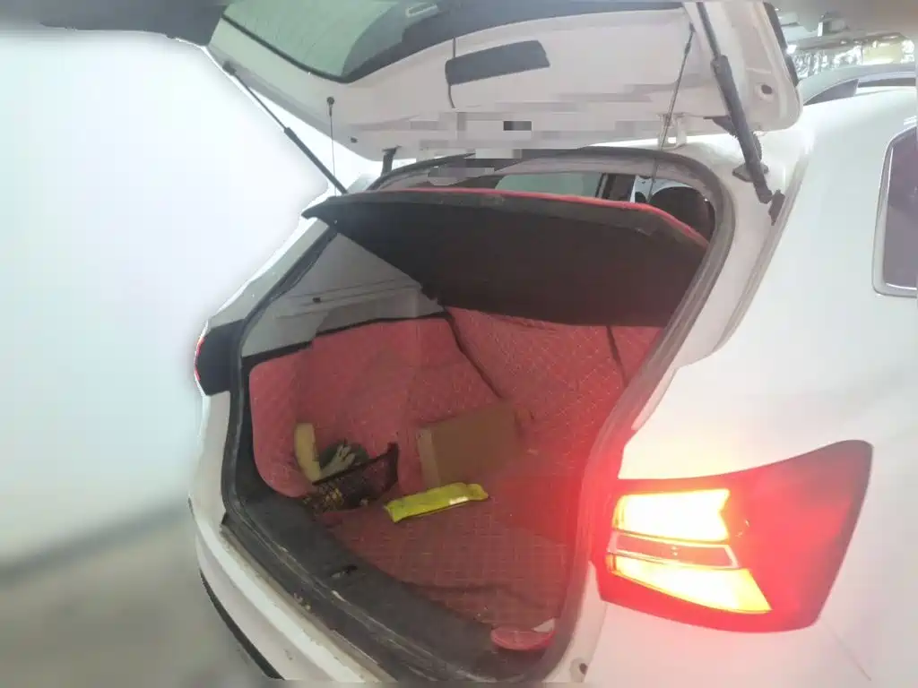 Roewe RX3 — миниатюра 10