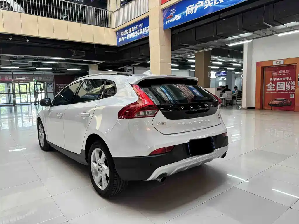 Volvo V40 — миниатюра 9