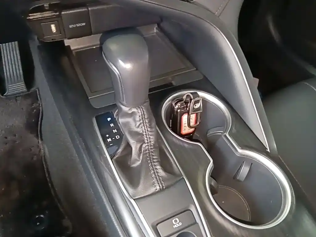 Toyota Camry — миниатюра 14
