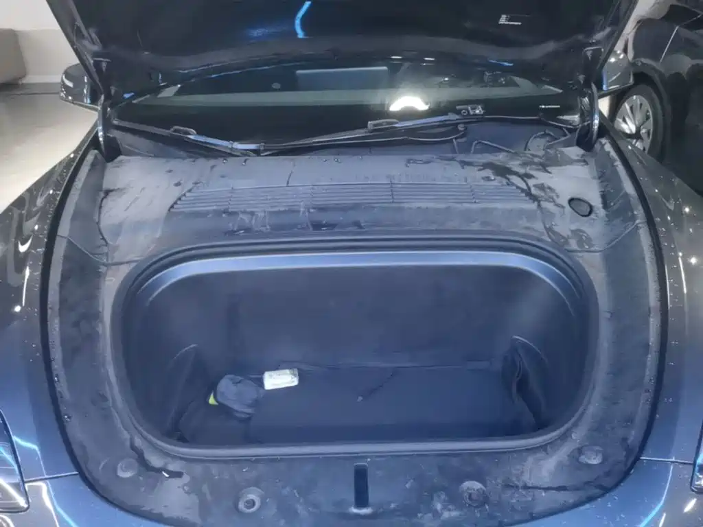 Tesla Model Y — миниатюра 20