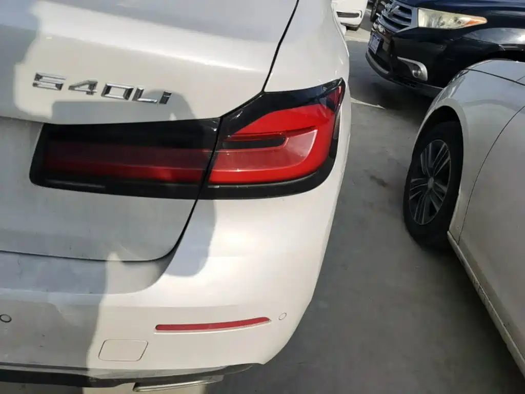 BMW 5 Series — миниатюра 8