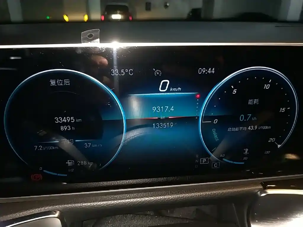 Mercedes-Benz GLB — миниатюра 12