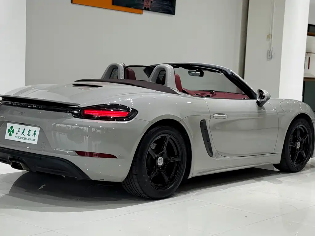 PORSCHE 718