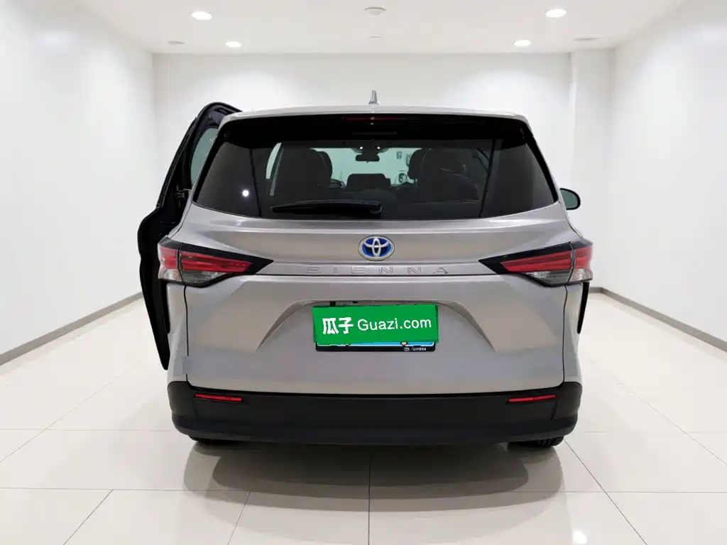 Toyota Sienna — миниатюра 5