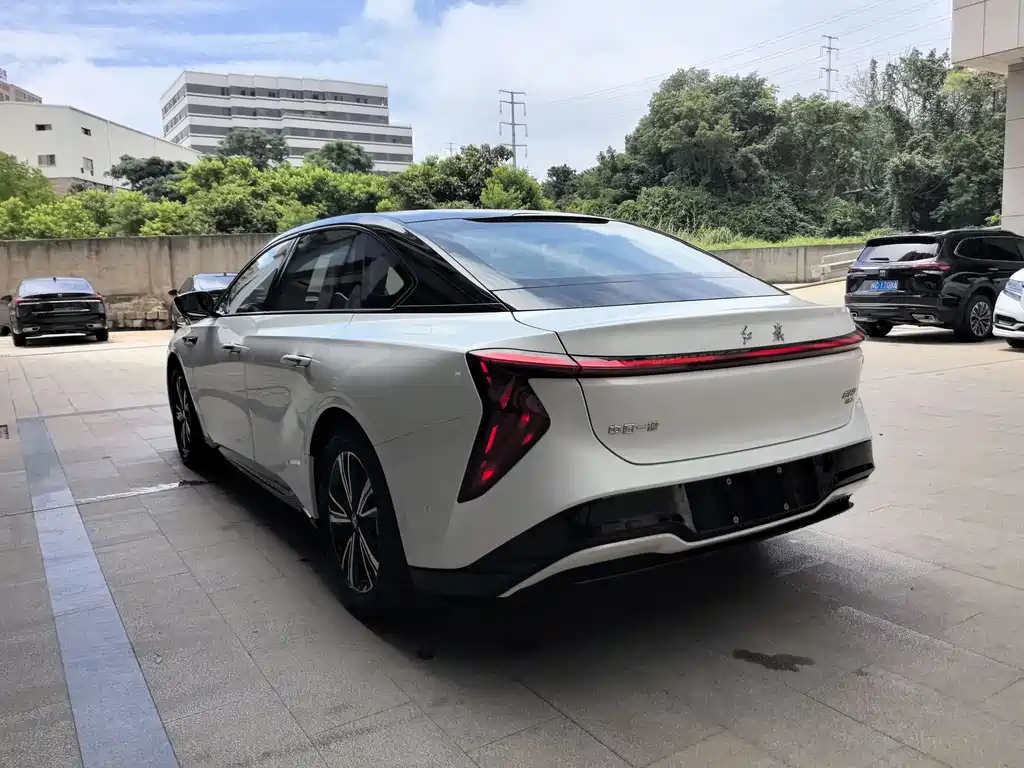 Hongqi EH7 2024 640 Pro+