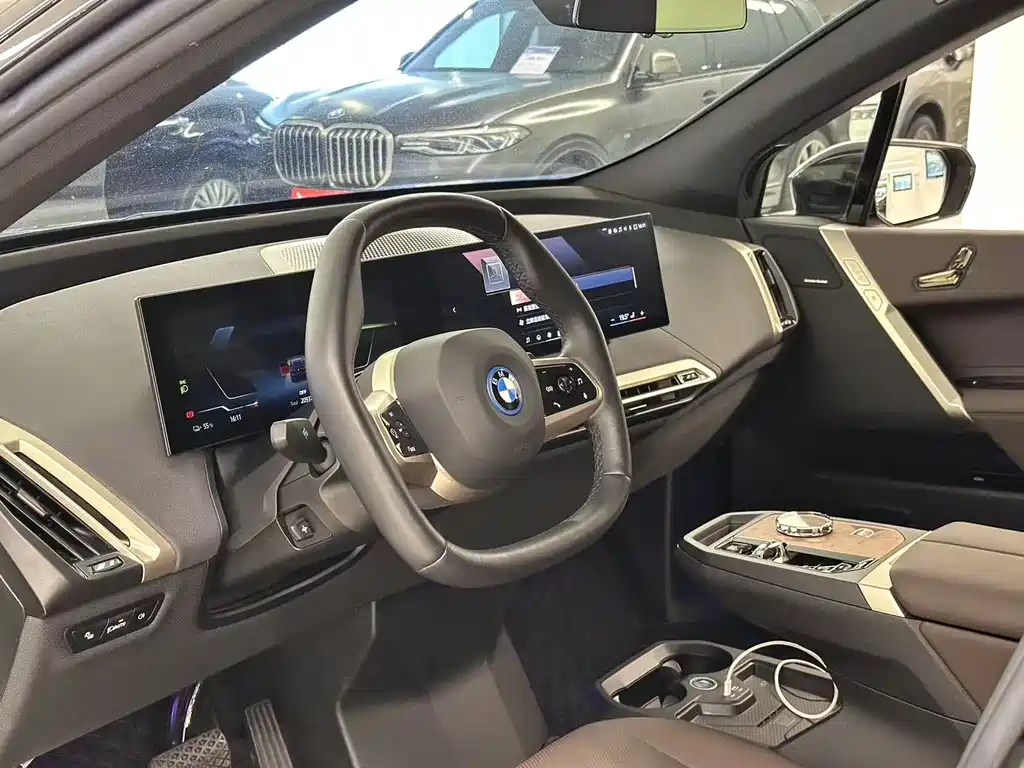 BMW iX 2023 xDrive40