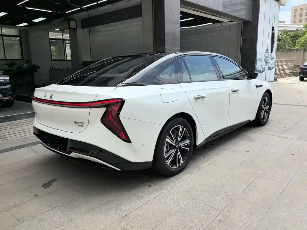 Hongqi EH7 2024 640 Pro+