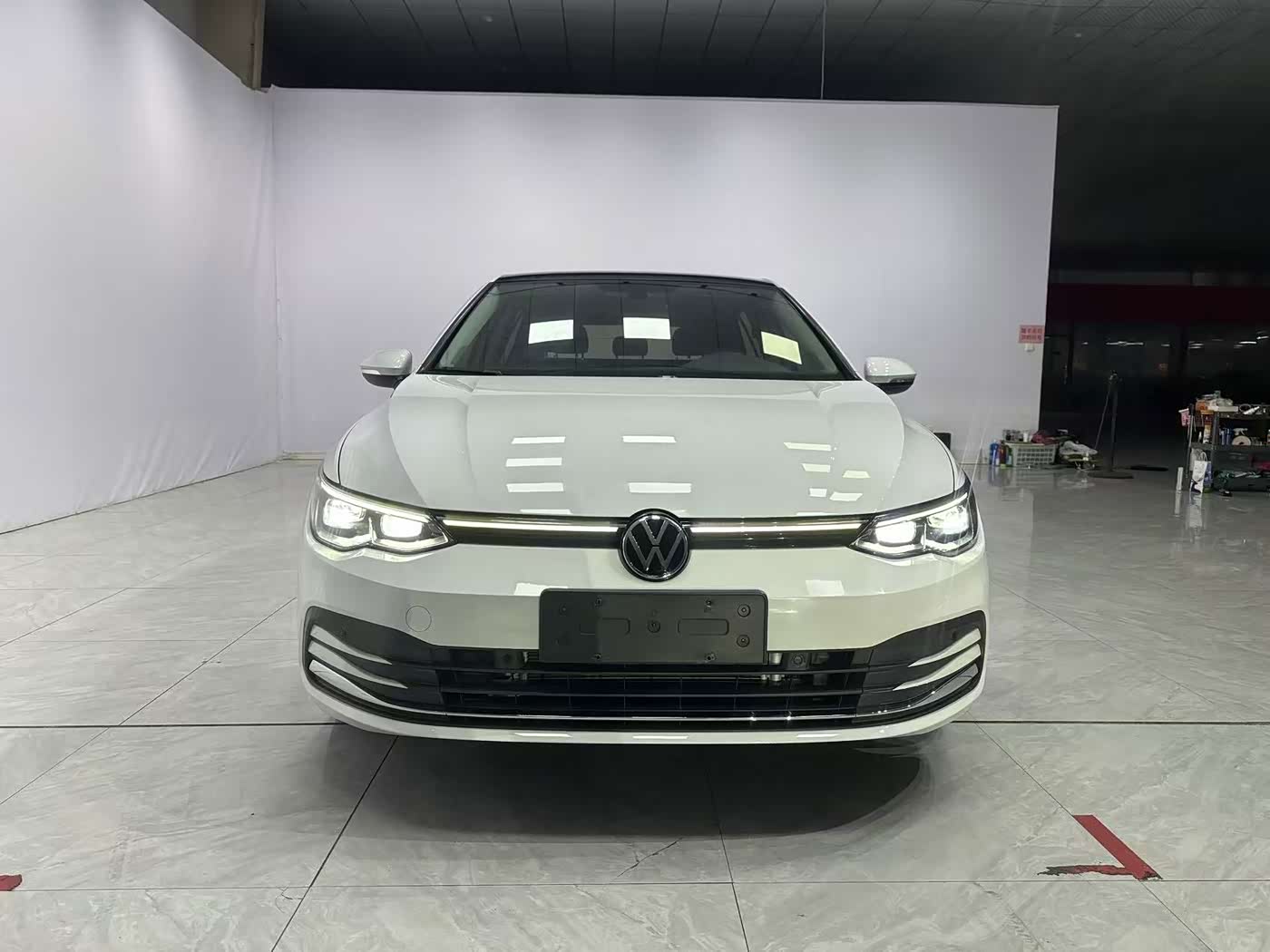 Volkswagen Golf 1.4 л 2022 г. Белый, пробег 17000 км