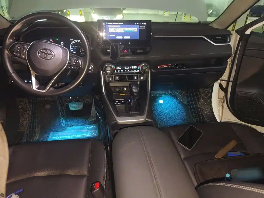 Toyota RAV4 — миниатюра 10