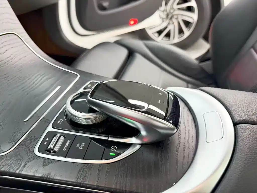 Mercedes-Benz C-Class — миниатюра 11