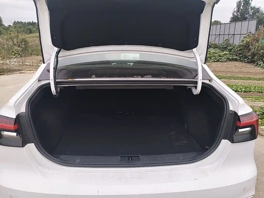 Roewe i6 MAX New Energy — миниатюра 19