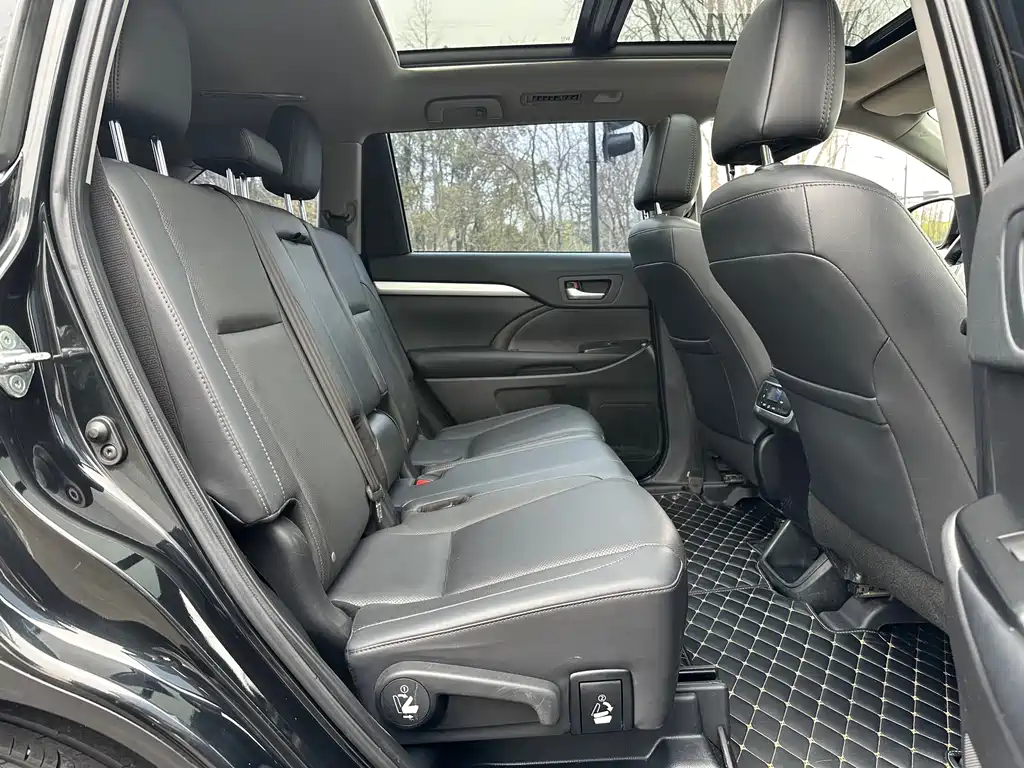 Toyota Highlander 2021 2.0T Luxury 7 мест