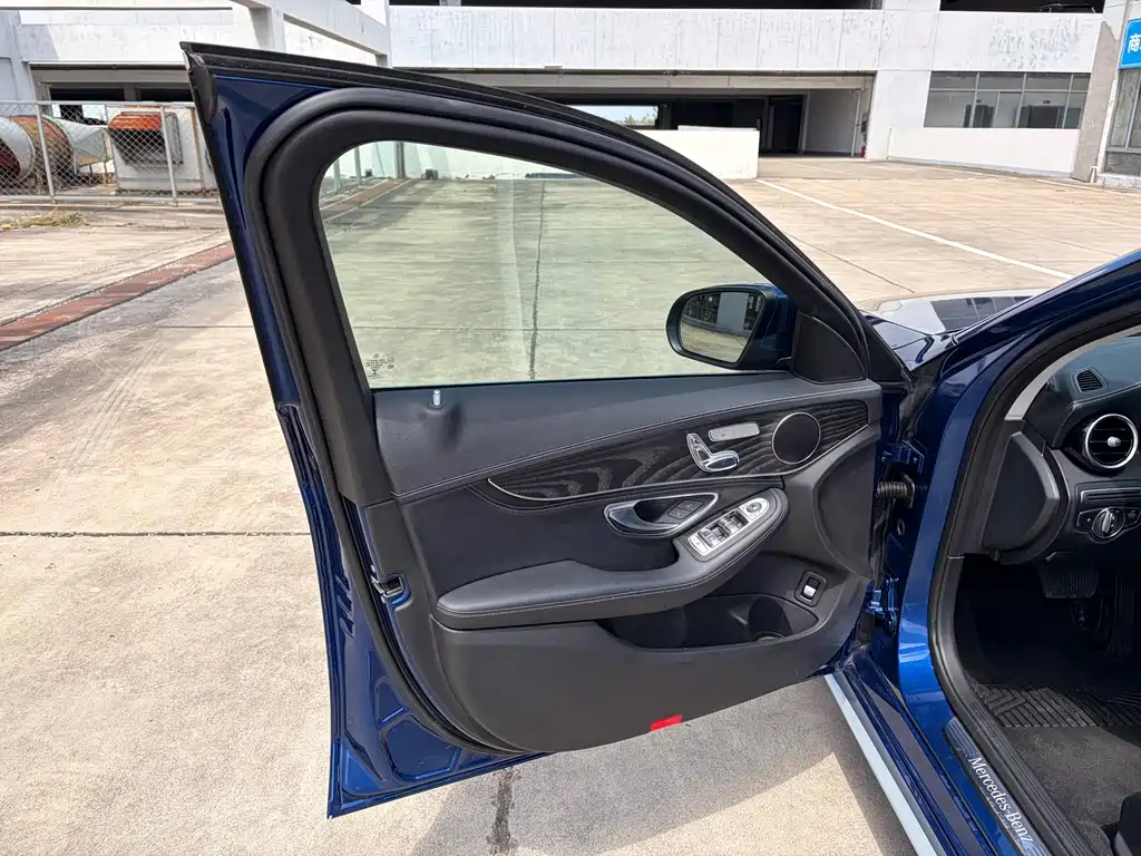 Mercedes-Benz C-Class — миниатюра 6