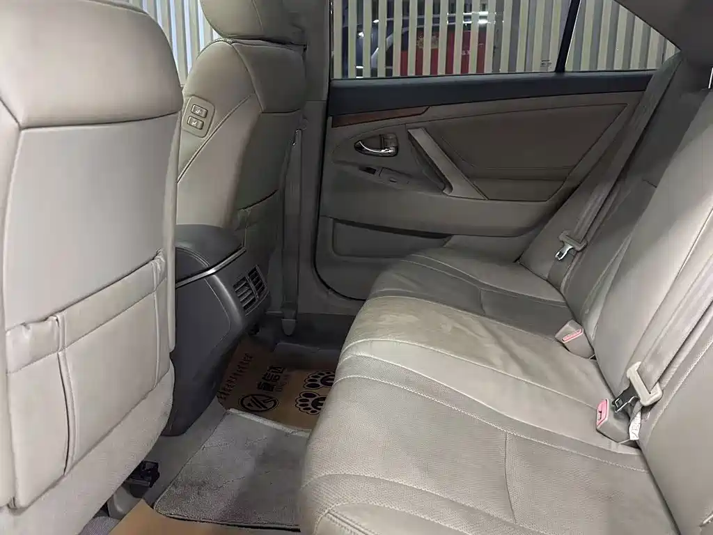 Toyota Camry — миниатюра 6