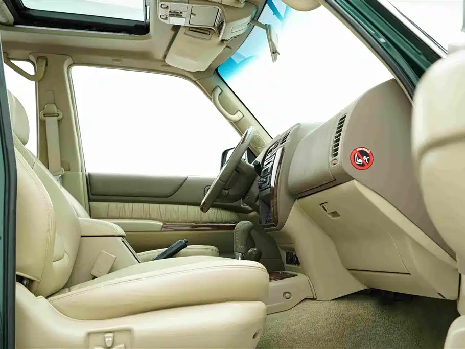 Nissan Patrol — миниатюра 22