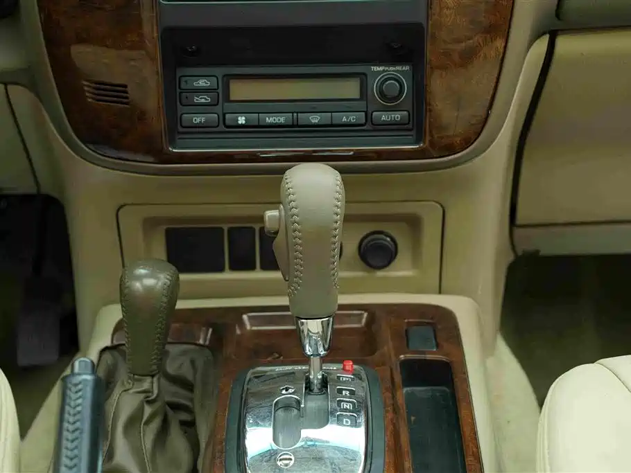 Nissan Patrol — миниатюра 33