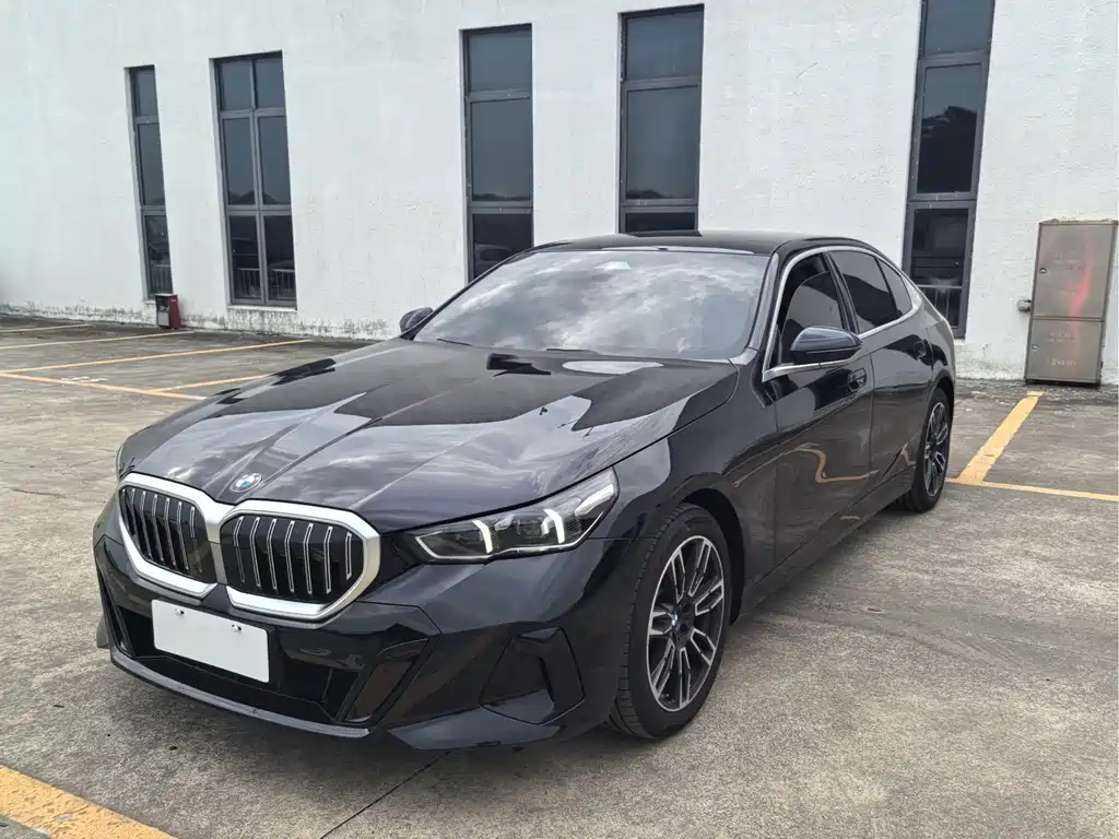 BMW 5 Series 2025