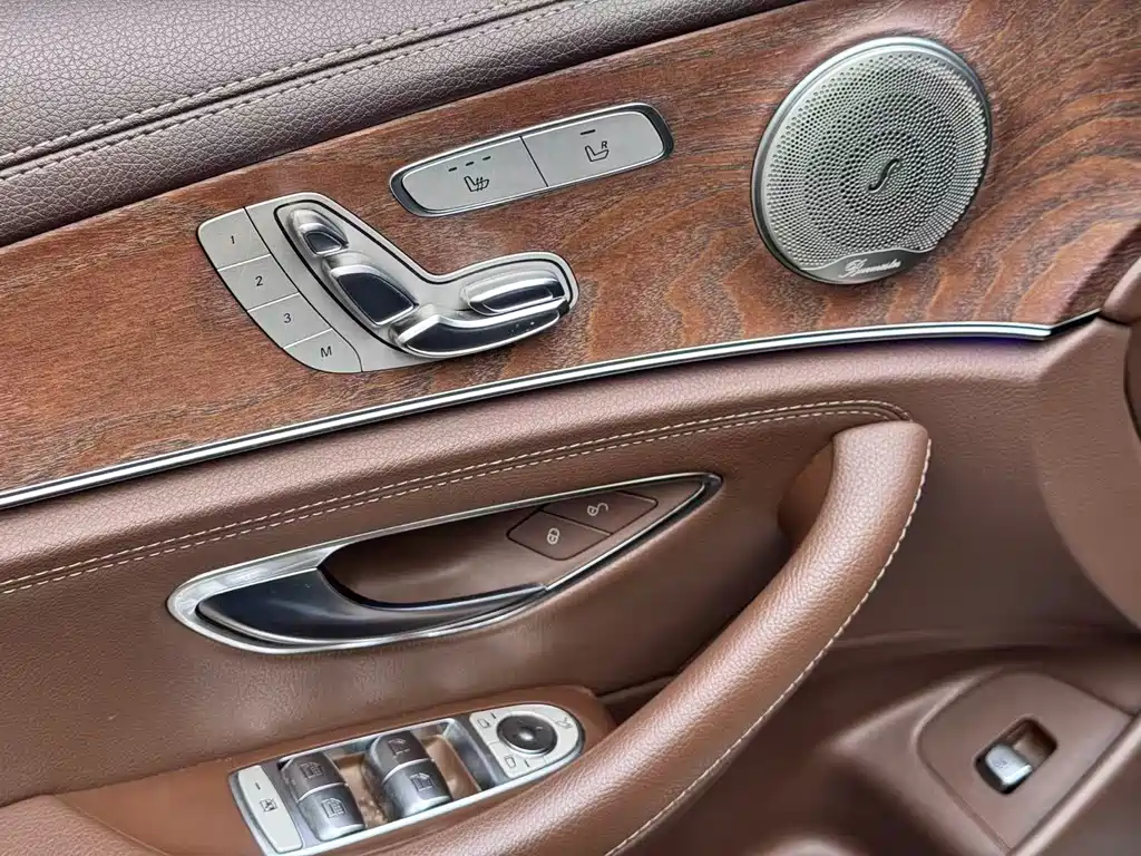 Mercedes-Benz E-Class — миниатюра 9