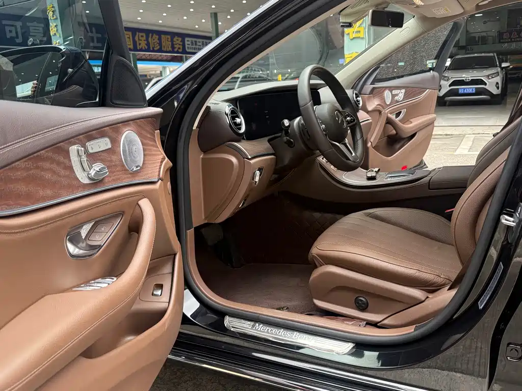 Mercedes-Benz E-Class — миниатюра 17