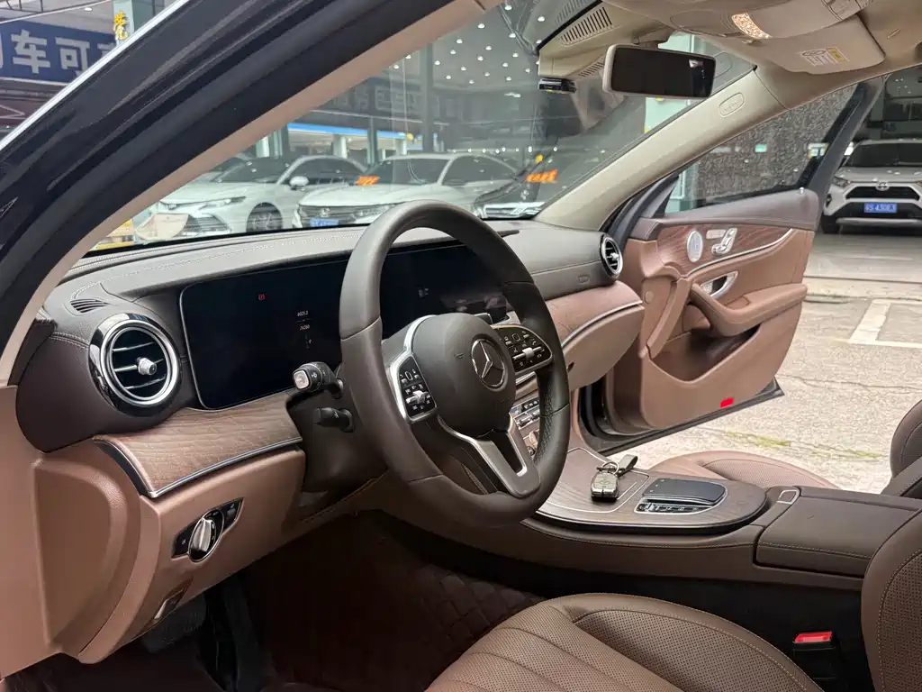 Mercedes-Benz E-Class — миниатюра 18