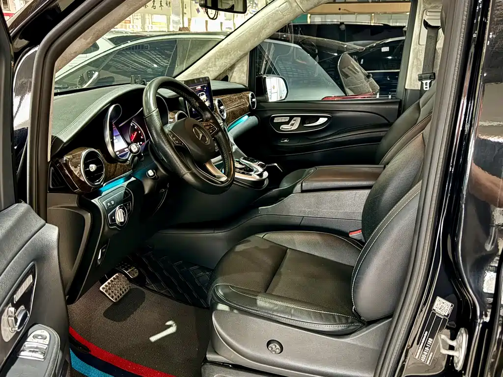 Mercedes-Benz V-Class V 2018 V 260 L Luxury Long Wheelbase VI