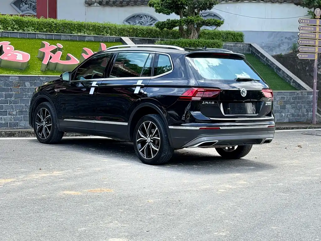Volkswagen Tiguan L L 2019 380TSI AT Luxury V