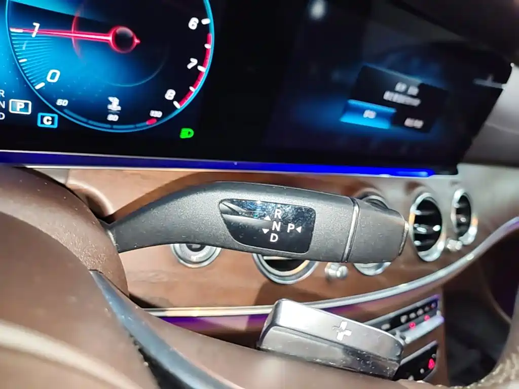 Mercedes-Benz E-Class — миниатюра 14