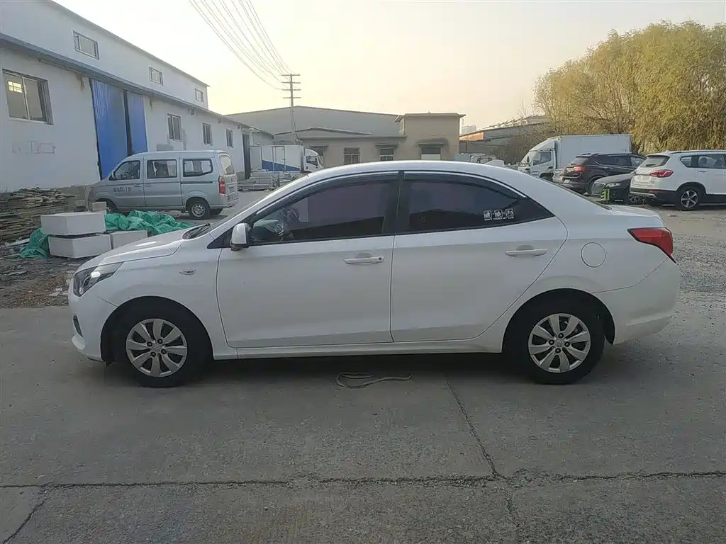 HYUNDAI RENA
