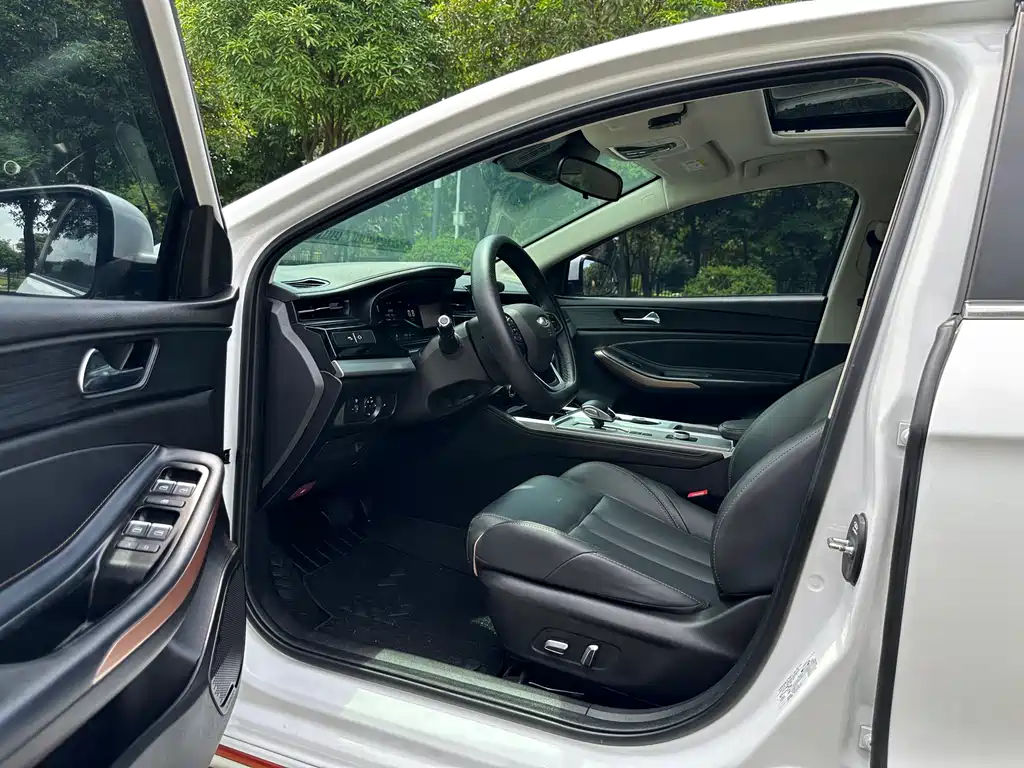 Chery 5 PLUS 2023 1.5T CVT PLUS