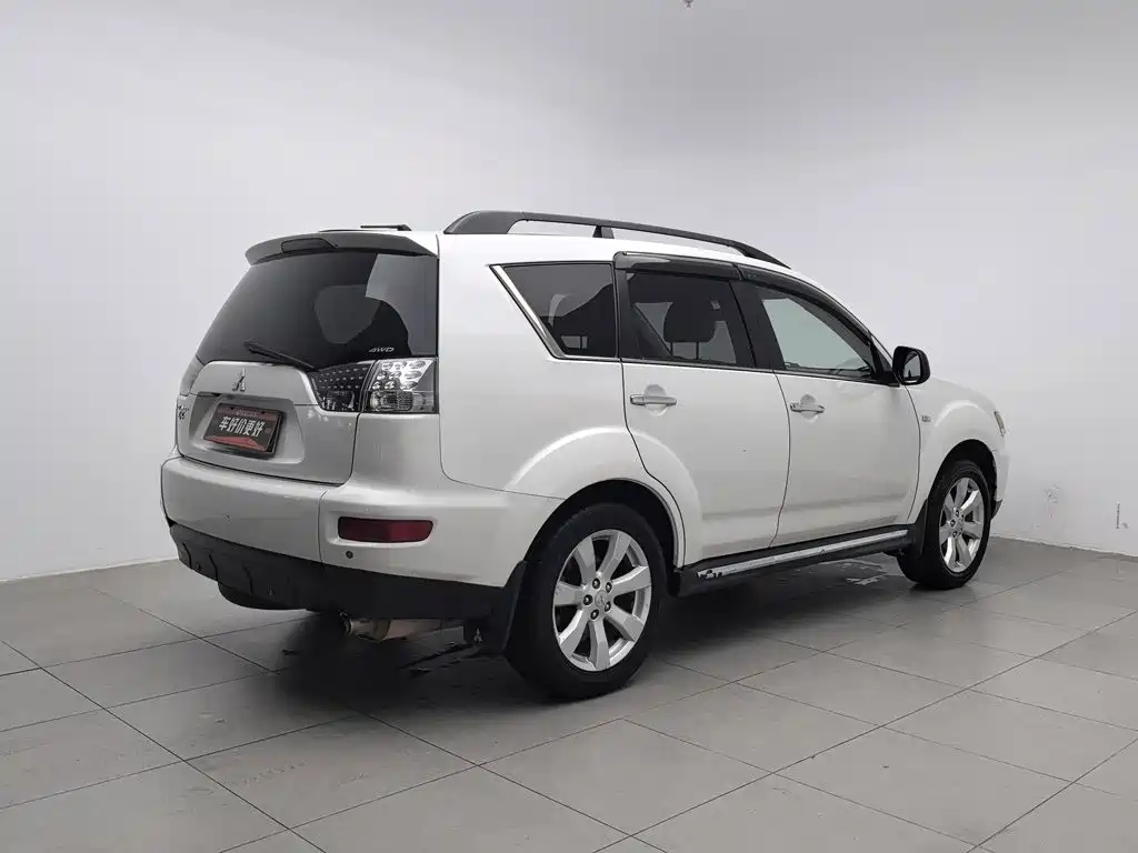 Mitsubishi Outlander (Import) — миниатюра 2