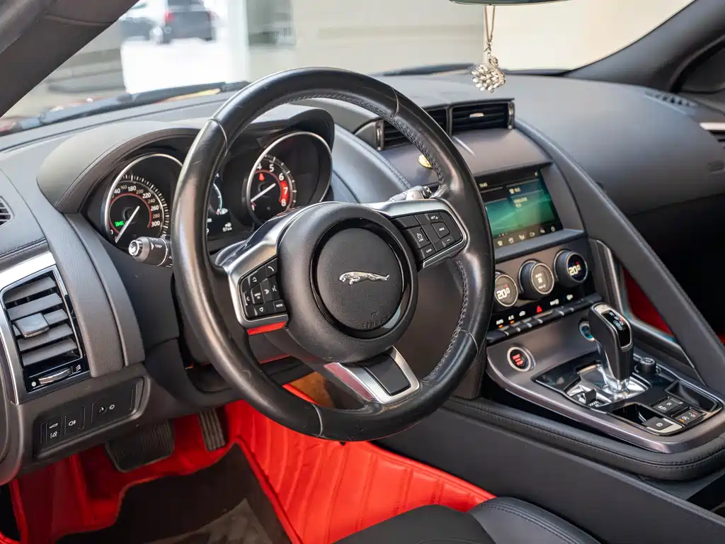 Jaguar F-TYPE — миниатюра 8