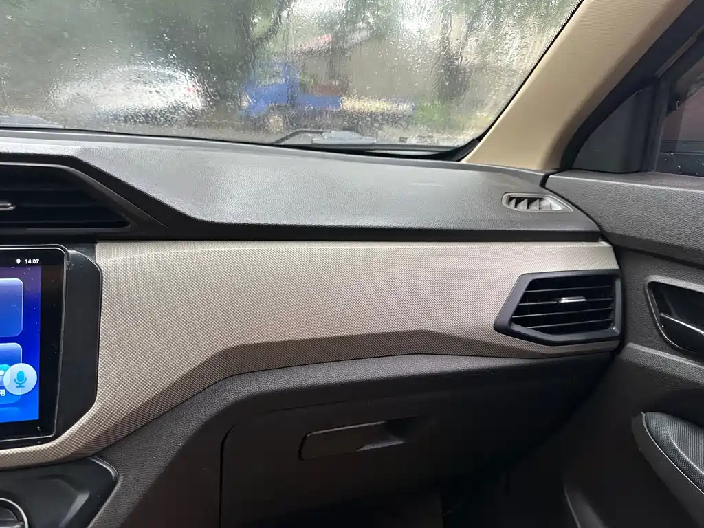 Wuling Hongguang — миниатюра 16