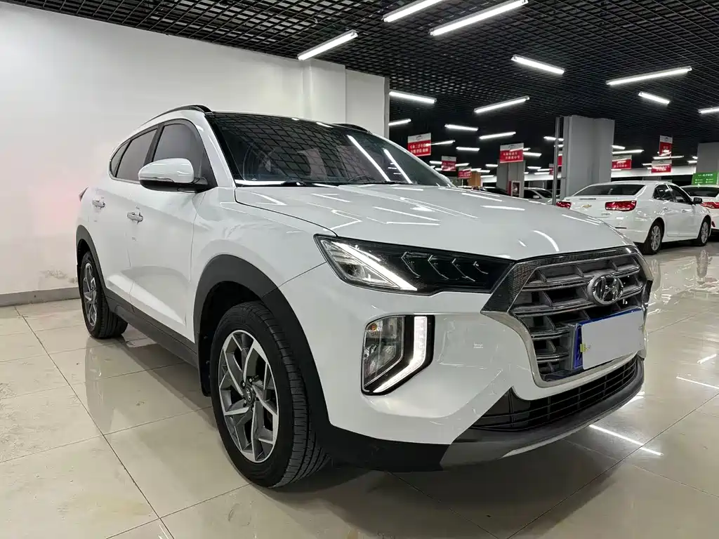MODERN TUCSON