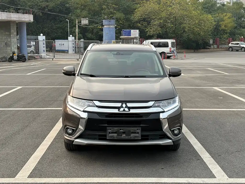 MITSUBISHI OUTLANDER