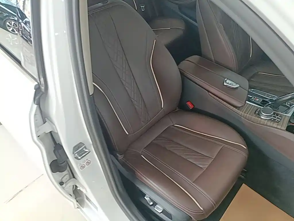 BMW 5 Series New Energy — миниатюра 25