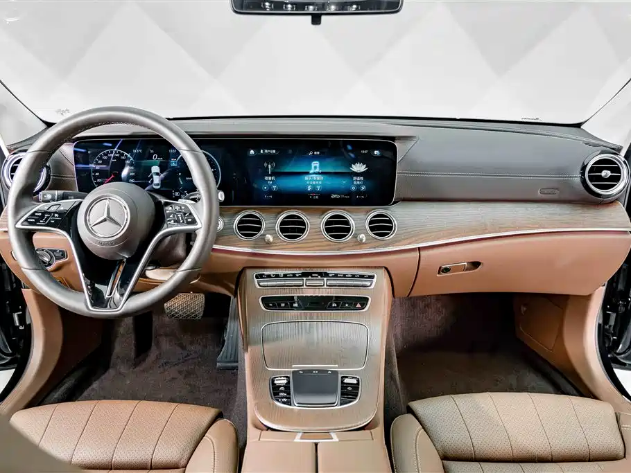 Mercedes-Benz E-Class — миниатюра 10
