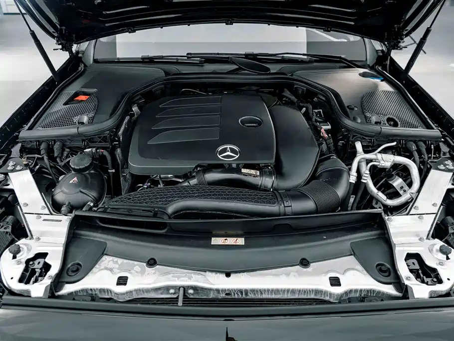 Mercedes-Benz E-Class — миниатюра 23
