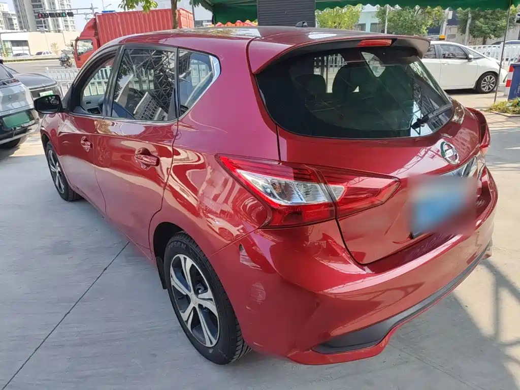 Nissan Tiida — миниатюра 5