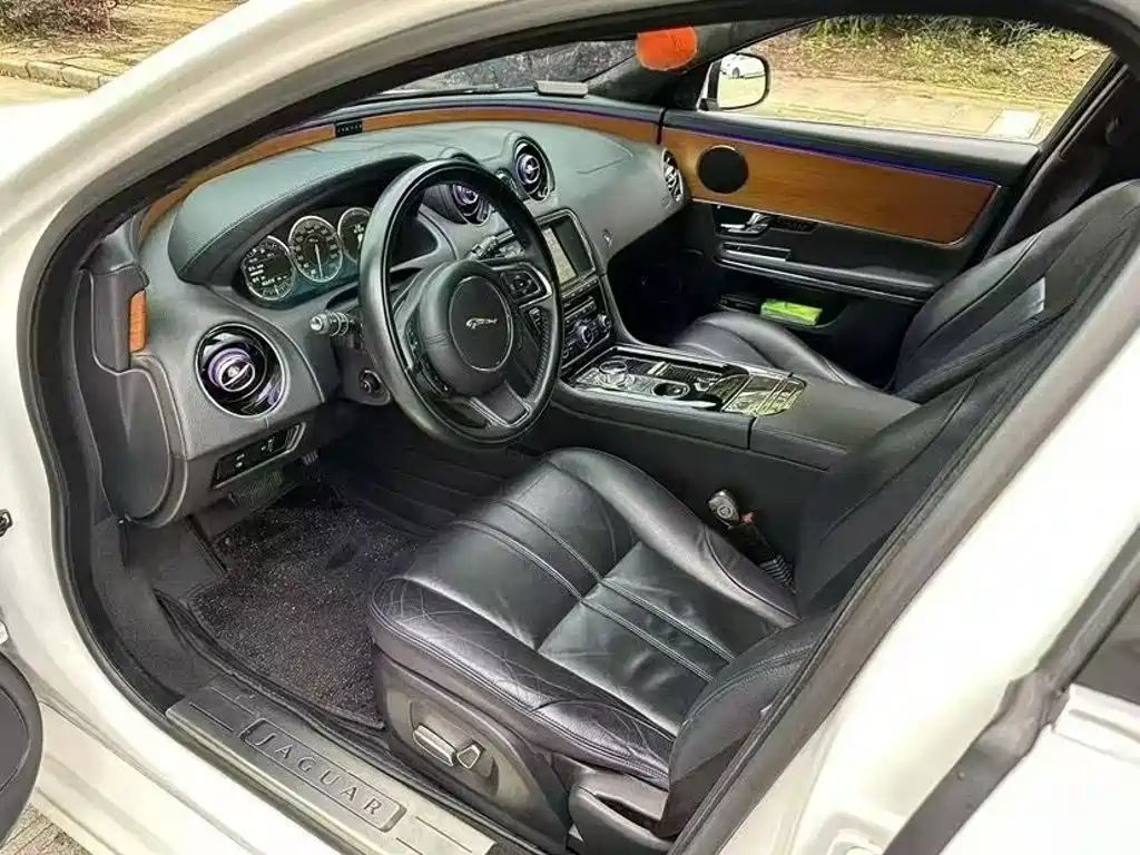 Jaguar XJ — миниатюра 3